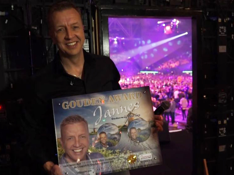 Artiestpromotie.nl ontwerpt en levert Awardsborden, net als deze Gouden award voor Jannes!
